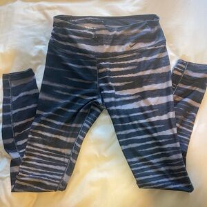 Nike womens Black and Gray Patterned Leggings